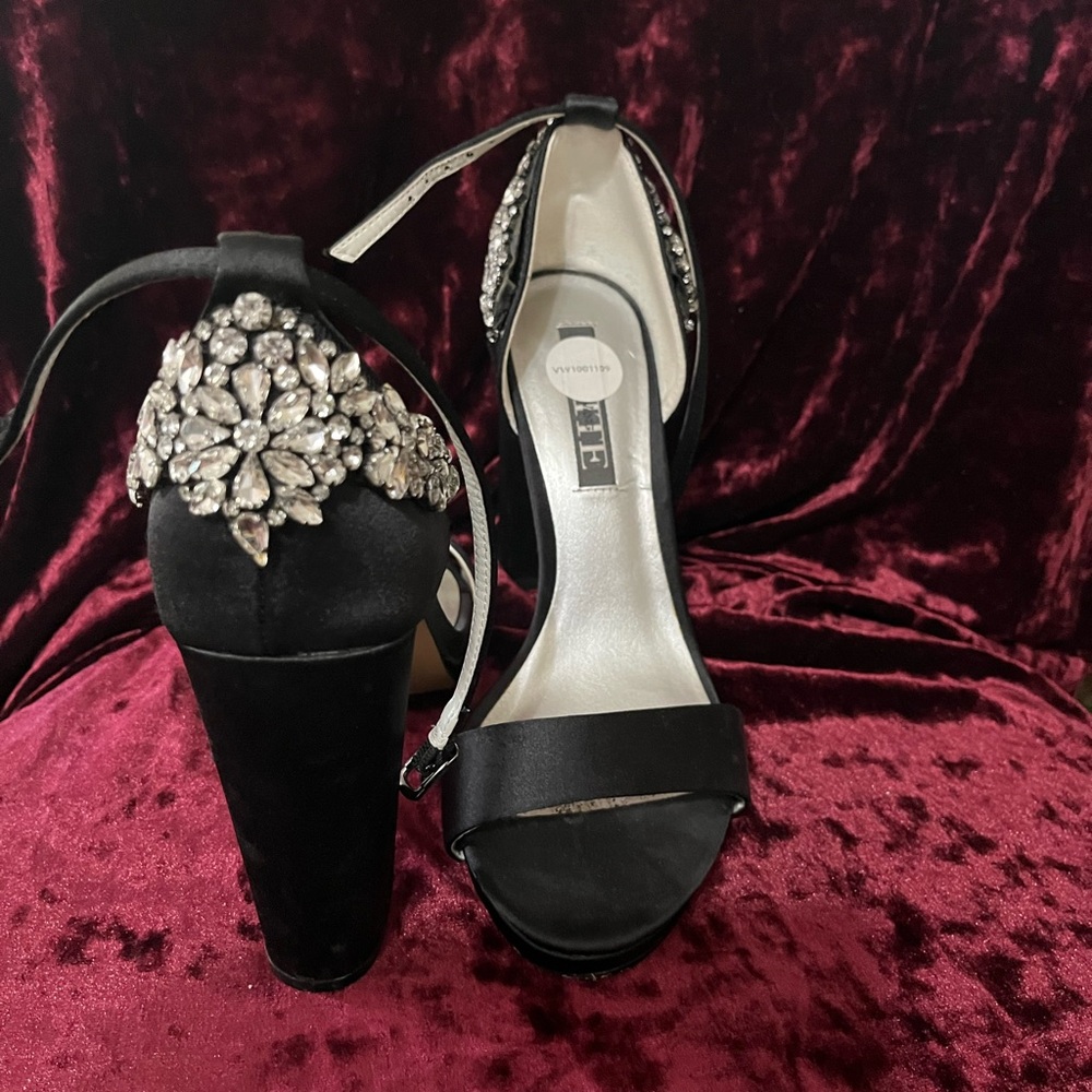 White Vera Wang Elegant Black Heeled Sandals with Embellishments